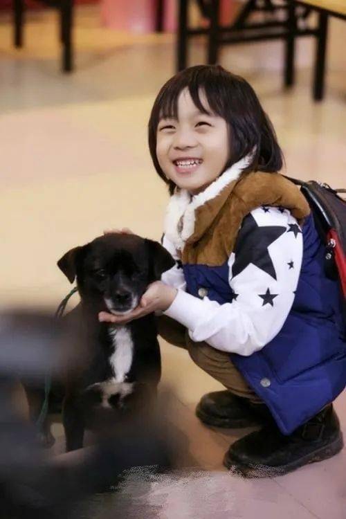 女子因父亲生日仍要加班站桥上大哭