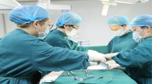 切除老人全胃事件引发关注，涉事医生停业整改，患者仍可正常挂号